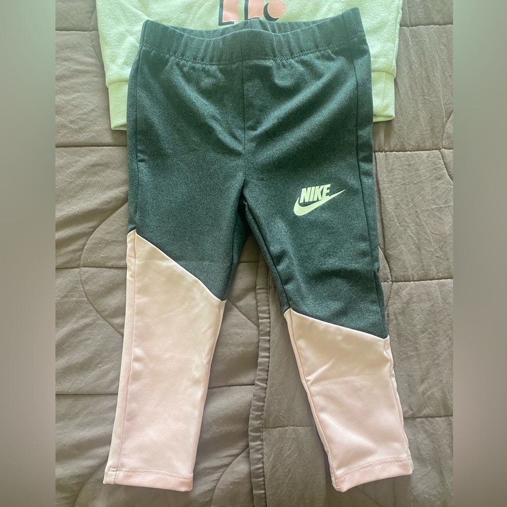 Nike Set - Picture 2 of 6
